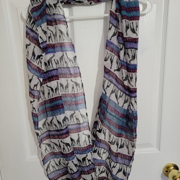 Giraffe Print Infinity Scarf - Picture 3 of 4
